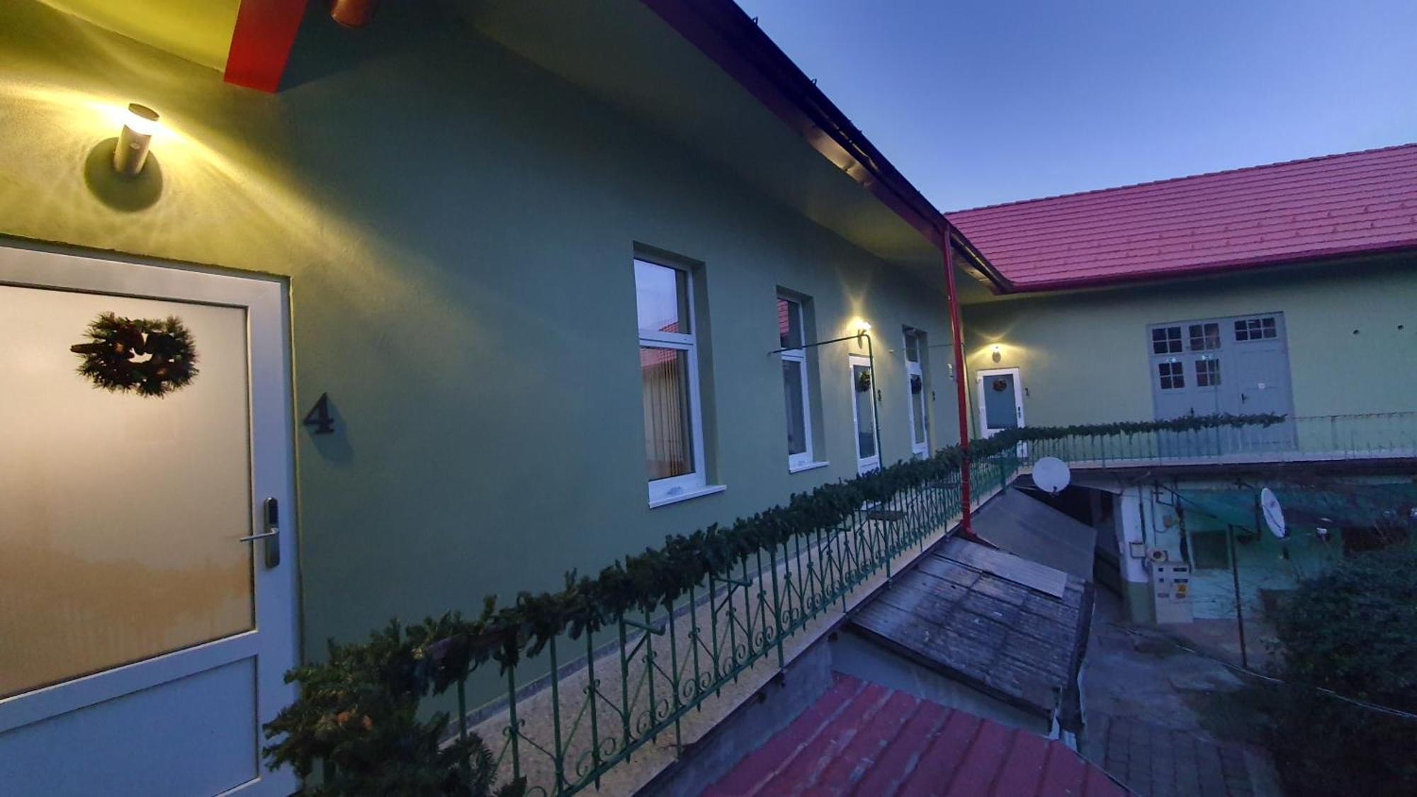 Отель Casa Basarab Брашов Экстерьер фото