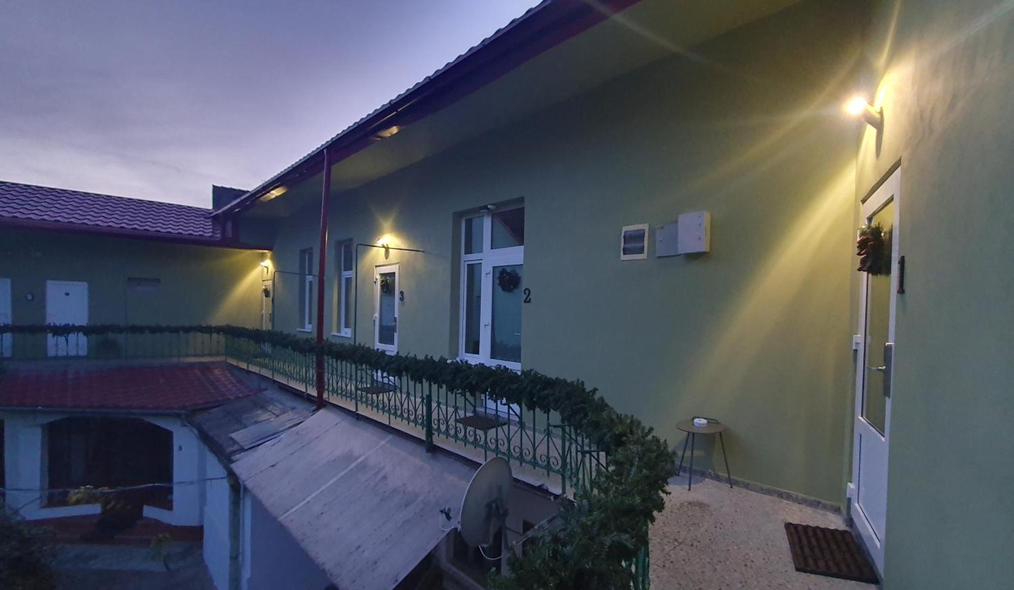 Отель Casa Basarab Брашов Экстерьер фото