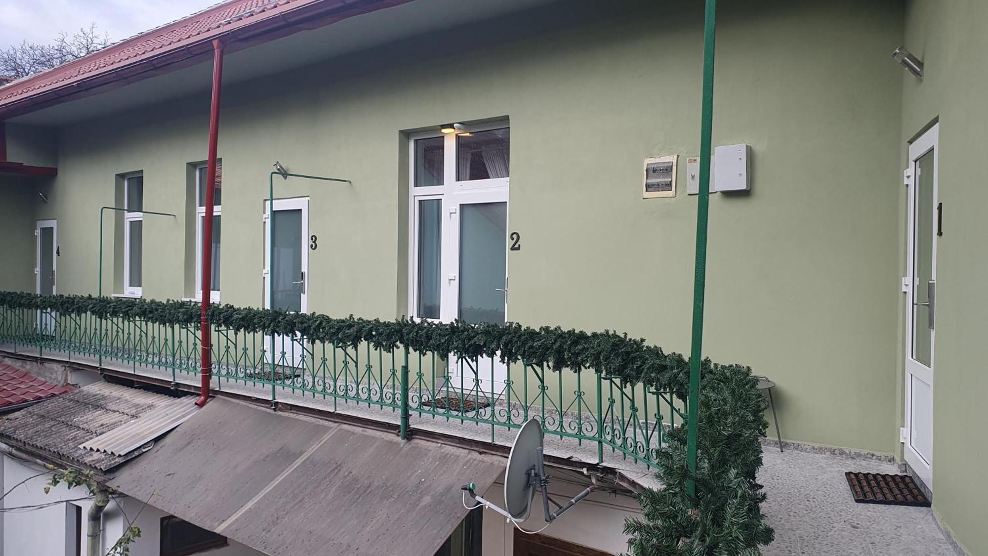 Отель Casa Basarab Брашов Экстерьер фото